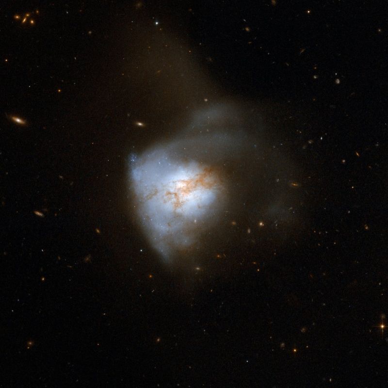 Imatge d'Arp 220. Crèdits: NASA, ESA, the Hubble Heritage Team (STScI/AURA)-ESA/Hubble Collaboration and A. Evans (University of Virginia, Charlottesville/NRAO/Stony Brook University)