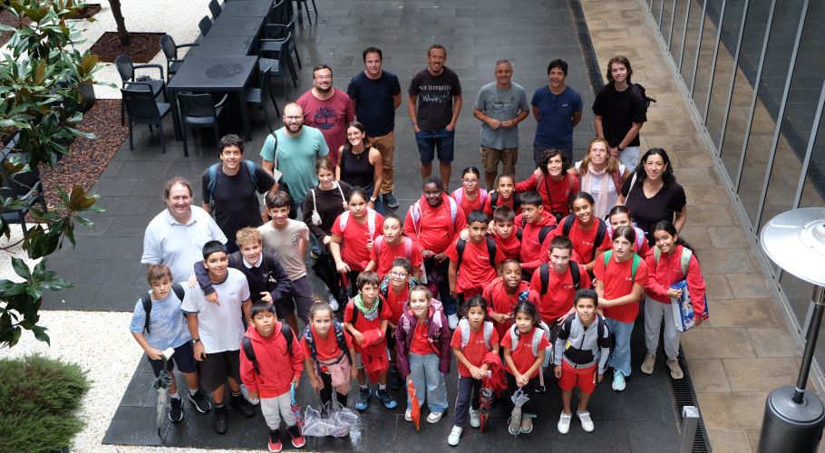 Foto de grup amb els equips guanyadors i el professorat. Crèdits: ICE-CSIC