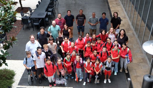 Foto de grup amb els equips guanyadors i el professorat. Crèdits: ICE-CSIC