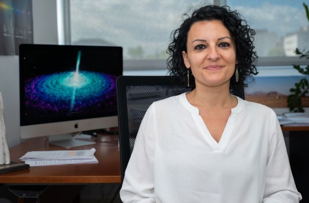 La investigadora Nanda Rea a l’ICE-CSIC. Crèdits: César Hernández/CSIC Comunicación.