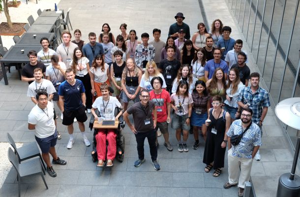 Foto de grup de la 9a escola d'estiu de l'ICE-CSIC.