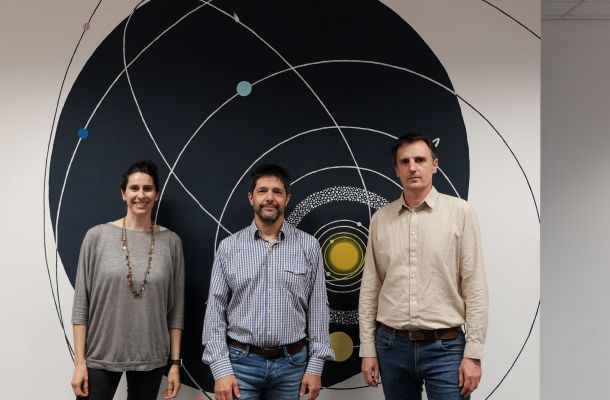 El nou equip directiu de l'ICE-CSIC (d'esquerra a dreta): Mar Mezcua (subdirectora científica), Aldo Serenelli (director) i Serni Ribó (subdirector tècnic). Crèdits: ICE-CSIC.