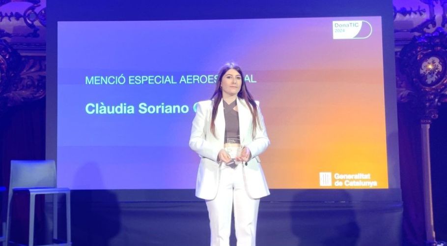 Researcher Clàudia Soriano received the DonaTIC 2024 award, special mention Aerospace, on 10 October 2024 at an event held in the Paloma room in Barcelona. Credits: Generalitat de Catalunya.