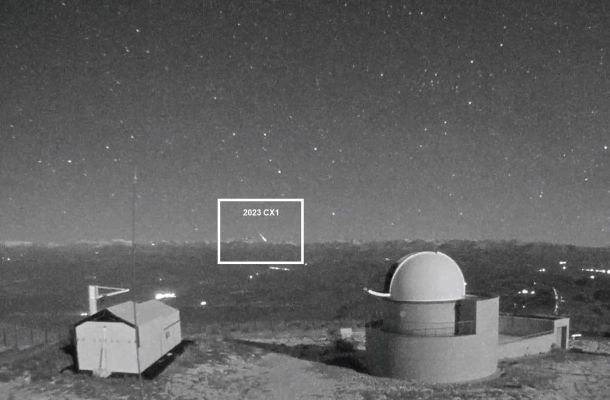 El superbòlid produït per la desintegració de l'asteroide 2023 CX1, tal com va ser captat des de l'Observatori del Montsec a Sant Esteve de la Sarga, Lleida. Crèdits: Equip OdM/IEEC.