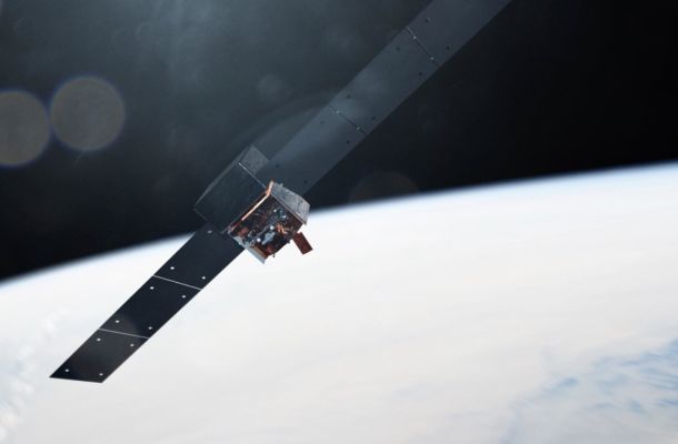 El Telescopi Espacial de Llamps Gamma Fermi de la NASA, il·lustrat aquí, escaneja tot el cel cada tres hores mentre orbita la Terra. Crèdits: Centre de Vol Espacial Goddard de la NASA / Chris Smith (USRA/GESTAR)