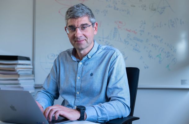 El director de l'Institut d'Estudis Espacials de Catalunya (IEEC) i investigador de l'Institut de Ciències de l'Espai (ICE-CSIC) Ignasi Ribas. Credits: César Hernández/CSIC. 