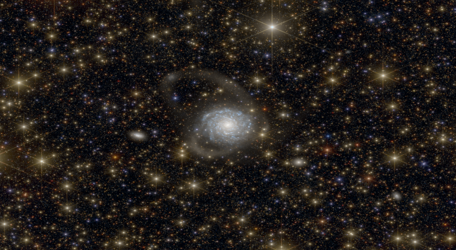 Arrakihs simulation of low surface brightness structures in the halo of a Milky Way-like spiral galaxy. Credits: Alex Camazón (IEEC), AMC