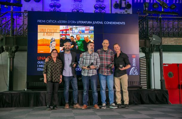 D’esquerra a dreta: Mònica Baró (membre del jurat), Guillem Anglada-Escudé (autor), Eduard Altarriba (il·lustrador), Sheddad Kaid-Salah Ferrón (autor) and Miquel Sureda (autor). Crèdits: Vinyet Peñarroya.