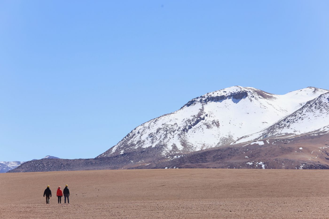 Walking across Chajnantor, Atacama Desert. Credits: University of Oslo.